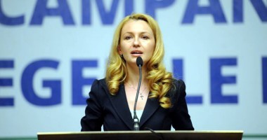 Stire din Politică-Administrație : "Pe lista PNȚCD nu sunt oameni inventați  de politică sau neveste de politicieni care au doar slujbe politice"