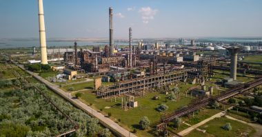 Stire din Economie : Rafinăriile Petromidia și Vega vor beneficia de investiții de 66 milioane de USD în 2025
