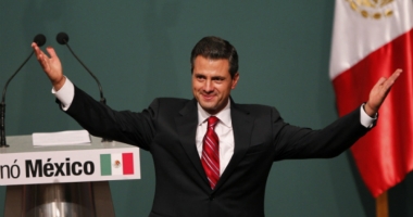 Stire din Actualitate : Președintele Mexicului condamnă construcția zidului de la frontiera cu SUA ordonat de Trump