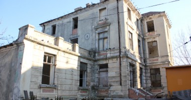 Stire din Social : Revoluția din 22 Decembrie 1989, îngropată în gunoaie și plină de râpe