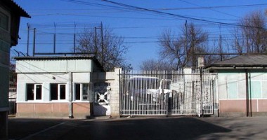 Stire din Eveniment : A încercat să introducă un telefon mobil în penitenciarul Poarta Albă
