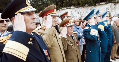 Stire din Eveniment : Peste 1.000 de pensionari militari  s-au trezit cu veniturile înjumătățite
