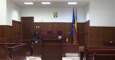 Stire din Eveniment : Pensiile speciale ale magistraților ar urma să fie tăiate. Aceștia amenință cu greve