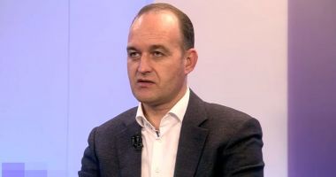 Stire din Economie : Ministrul Finanţelor: „Pensiile vor creşte cu 6% de anul viitor”