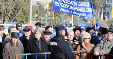 Stire din Eveniment : Cum se vor calcula pensiile militare. Diferențele de bani, plătite începând cu noiembrie 2016