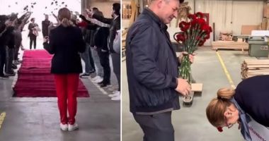 Stire din Eveniment : Pensionar așteptat cu flori și covor roșu la fabrica unde lucra. Patroana s-a înclinat în faţa lui