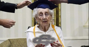 Pensionara la facultate