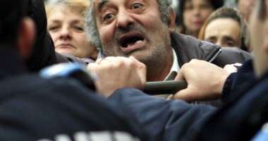 Stire din Diverse : Pensionarii vor banii înapoi de la primul ministru