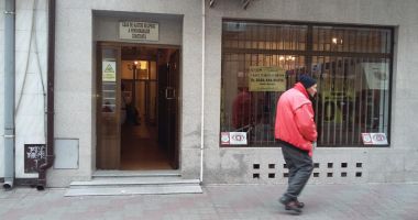Stire din Social : "Suntem săraci și nimănui nu îi pasă  de noi". Pentru ce se împrumută pensionarii