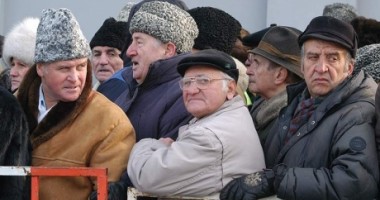 Stire din Politică-Administrație : Pensiile și salariile bugetarilor vor fi înghețate la anul