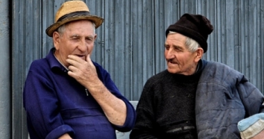Stire din Social : Pensia minimă garantată crește, de azi. Iată cât vor primi pensionarii