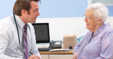 Stire din Sănătate : Pensionarii constănțeni, puși să se "jure" în fața medicului că nu au bani