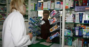 Stire din Sănătate : Pensionarii  cu venituri reduse beneficiază  de medicamente compensate