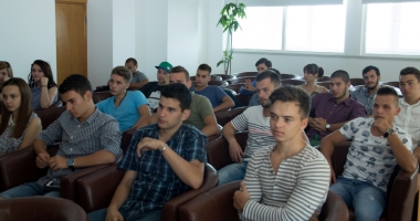 Pentru elevii indeciși! Experimentați viața de student încă din clasa a X-a - 2