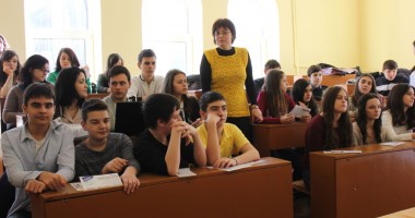Stire din Cultură-Educație : Pentru siguranța copiilor pe internet