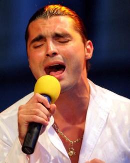 Stire din Fun : "Raluca,  vino la mine…  Eu sunt omul pentru tine!"