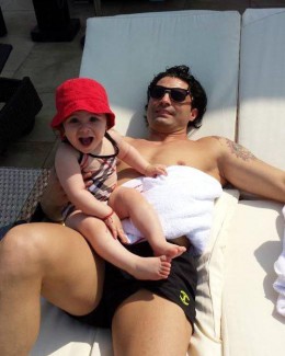 Stire din Monden : Pepe și fiica sa, împreună la piscină