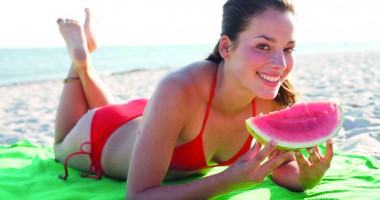 Stire din Diverse : De ce e bine să consumăm, vara, pepene roșu
