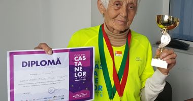 Stire din Sport : Pe podium, la 88 de ani! Veronica Negreanu, victorioasă la Crosul Castanelor