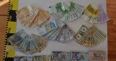 Percheziții la suspecți de evaziune fiscală și contrabandă - 3