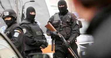 Stire din Eveniment : Descinderi în Constanța la traficanții de arme