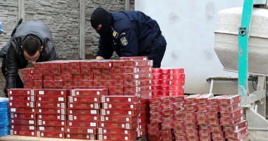 Stire din Eveniment : Percheziții la contrabandiștii de țigări. Cinci constănțeni, prinși în flagrant
