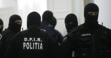 Stire din Eveniment : Percheziții de amploare în Constanța și în mai multe județe