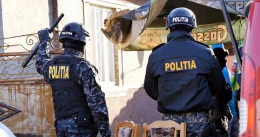 Două persoane arestate în urma unor percheziții