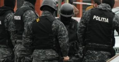 Stire din Eveniment : Percheziții în această dimineață. Suspiciuni de evaziune fiscală și spălare de bani
