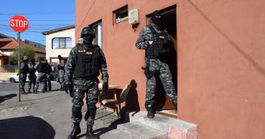 Stire din Eveniment : Percheziții în Cernavodă. Mai mulți suspecți de furturi din locuințe, arestați!