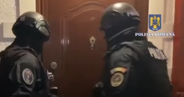Stire din Eveniment : Poliţia Română: Zeci de percheziţii în dosare de trafic de droguri, evaziune fiscală şi spălarea banilor