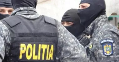 Stire din Eveniment : Magazin transformat în punct de vânzare a drogurilor. Cinci suspecți au fost reținuți