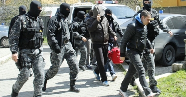 Stire din Eveniment : Percheziții în Constanța, după comiterea unor furturi de pesticide și motorină