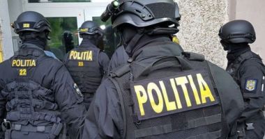 Stire din Eveniment : S-a trezit cu mascații la ușă, după ce ar fi încasat mai multe sume de bani, fără să le înregistreze