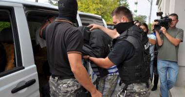 Stire din Eveniment : Constănțeni lăsați fără mii de lei /Metoda "Accidentul" face noi victime