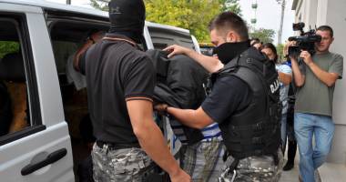 Stire din Eveniment : Percheziții de amploare la Constanța. Hoții din Portul Constanța luați cu asalt