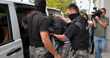 PERCHEZIȚII în Constanța / Opt indivizi duși la audieri, la Poliție