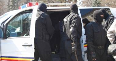 Stire din Eveniment : Percheziții la Universiate, într-un dosar de corupție. Sunt vizate dosarele de admitere ale elevilor străini