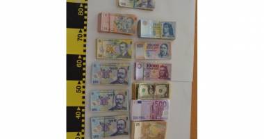 Percheziții la suspecți de evaziune fiscală și contrabandă - 5