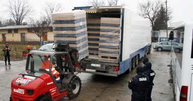 Stire din Eveniment : Galerie FOTO. PERCHEZIȚII LA CONSTANȚA - CAPTURĂ DE MILIOANE DE ȚIGĂRI DE CONTRABANDĂ