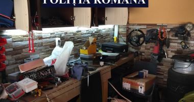 GALERIE FOTO - VIDEO / 57 de percheziţii, la persoane care, prin inginerie informatică, dădeau contorul de curent electric înapoi - 3