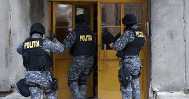 Stire din Eveniment : Percheziții pentru depistarea unor hoți care operau în Germania. Prejudiciu estimat la 385.000 euro