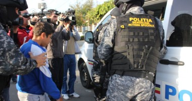 Descinderi cu mascați la hoții din locuințe care au băgat spaima-n constănțeni - 5