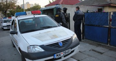 Descinderi cu mascați la hoții din locuințe care au băgat spaima-n constănțeni - 7