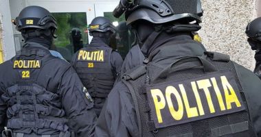 Stire din Eveniment : Permise „șterse” din sistem. Polițiști vizați de percheziții anticorupție