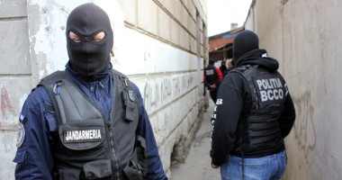 Stire din Eveniment : Percheziții în Constanța la o grupare  de proxeneți și dealeri de droguri