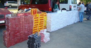Stire din Eveniment : Descinderi cu mascați la bișnițarii de țigări din Piața Griviței și din Medgidia