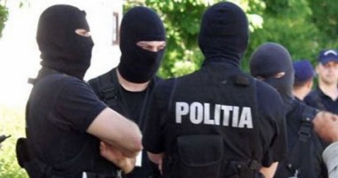 Stire din Eveniment : Suspect de înșelăciune, din Tulcea, găsit la Constanța cu o armă asupra sa