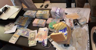 PERCHEZIȚII DE AMPLOARE LA CONSTANȚA. Descinderi cu mascați la contrabandiștii de țigări - 4