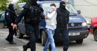 Stire din Eveniment : Percheziții de amploare la internatul din Eforie